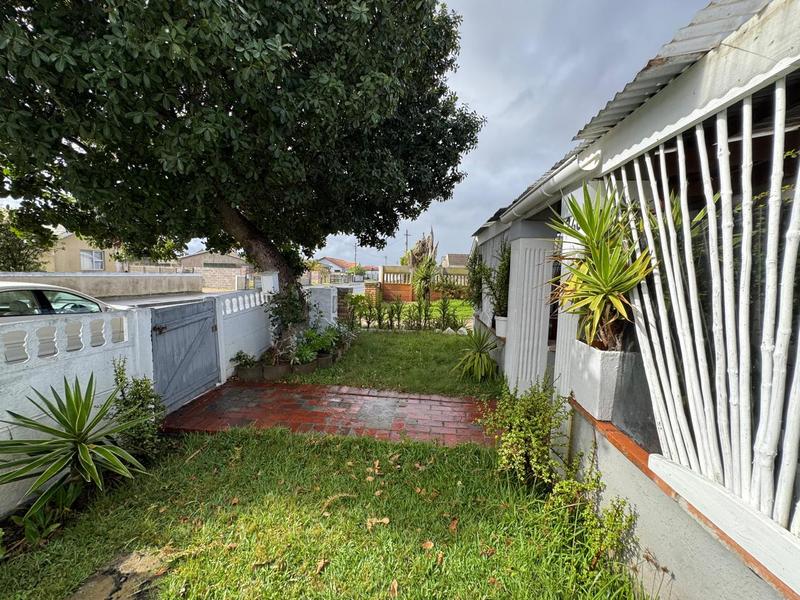 7 Bedroom Property for Sale in Grassy Park Western Cape